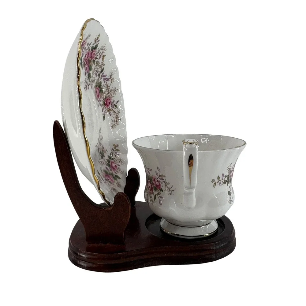 Royal Albert Lavender Rose Teacup and Saucer Bone China England Floral Gold Trim